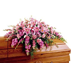 tabut �st� �elenk cenazeye cenaze �i�e�i uluslararas� �i�ek�iden 