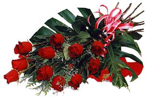 g�zel bir k�rm�z� g�l demeti kaliteli �i�ek servisi  