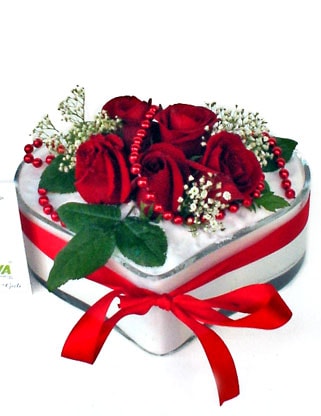 �zmit �ehrine �i�ek yolla Mika kalp i�inde g�ller izmite �i�ek sat���