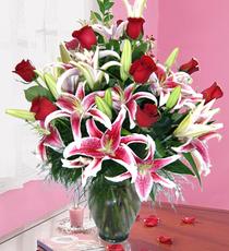 �zmit deki �i�ek�inizden  vazoda g�l ve kazablanka �i�e�i izmite �i�ek sat���