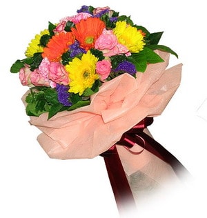 �i�ek yolla �r�n�  k�r �i�eklerinden haz�rlanm�� buket