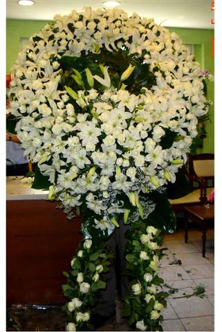 cenaze �i�ekleri �elengi �i�e�i izmit ucuz �i�ek firmas�ndan 