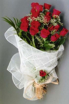 �i�ek yollama sitemizden  k�rm�z� g�ller �i�ek buketi