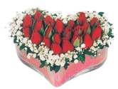 Kocaeli �i�ek�i d�kkan�ndan  kalp i�erisinde g�ller izmite �i�ek sat���